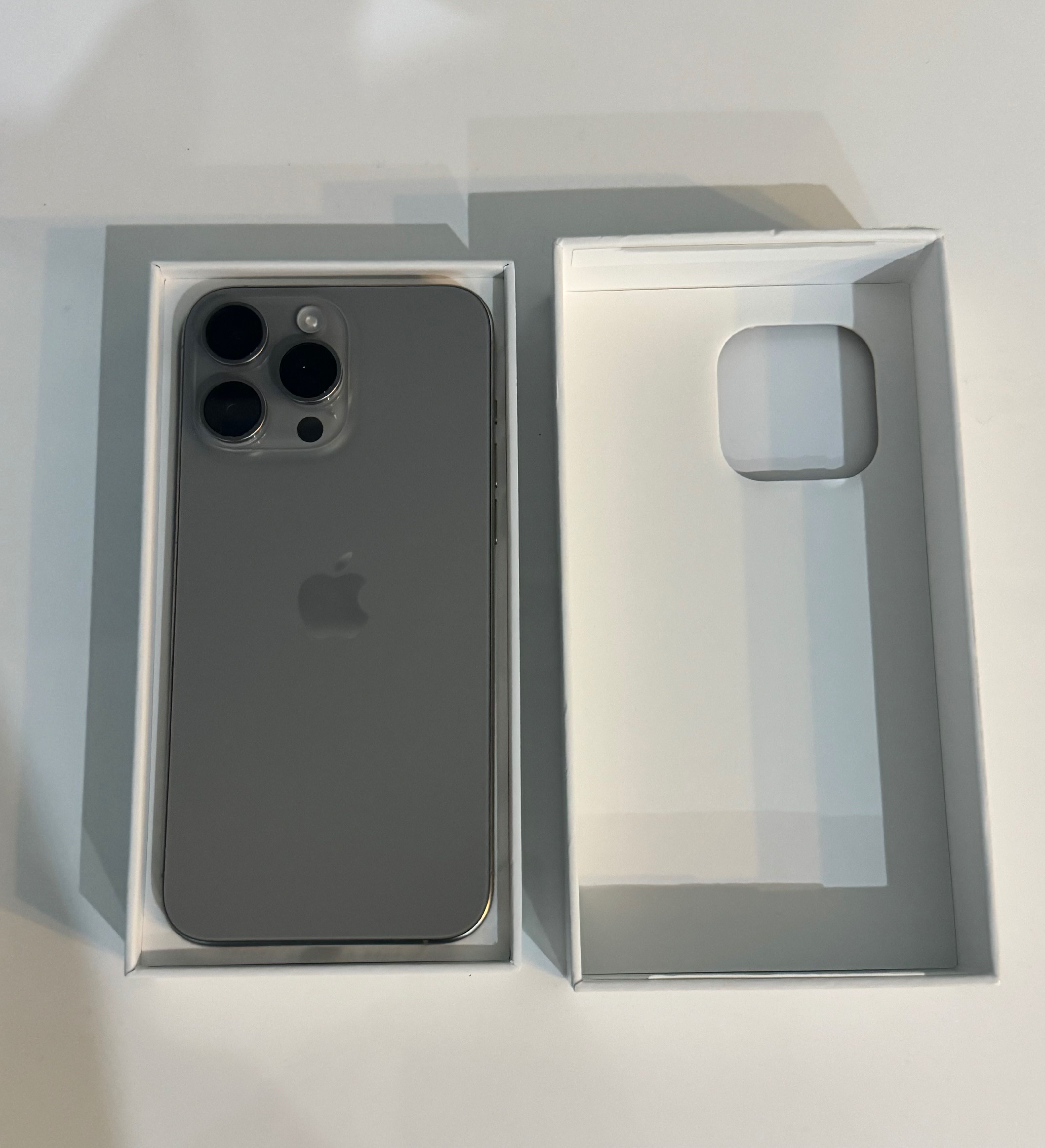 iPhone 15 pro max 512gb чисто нов-не използван+оригинален кабел