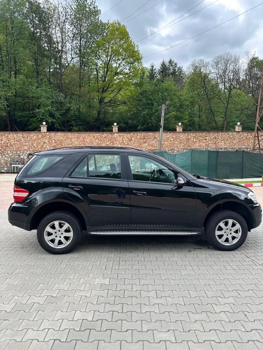 Dezmembrez mercedes ml320