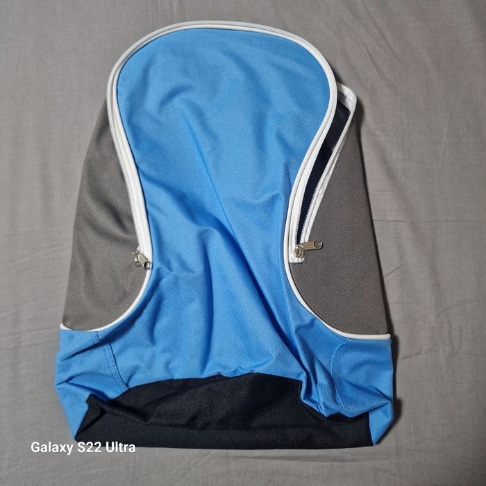 Vând rucsac din material textil cauciucat