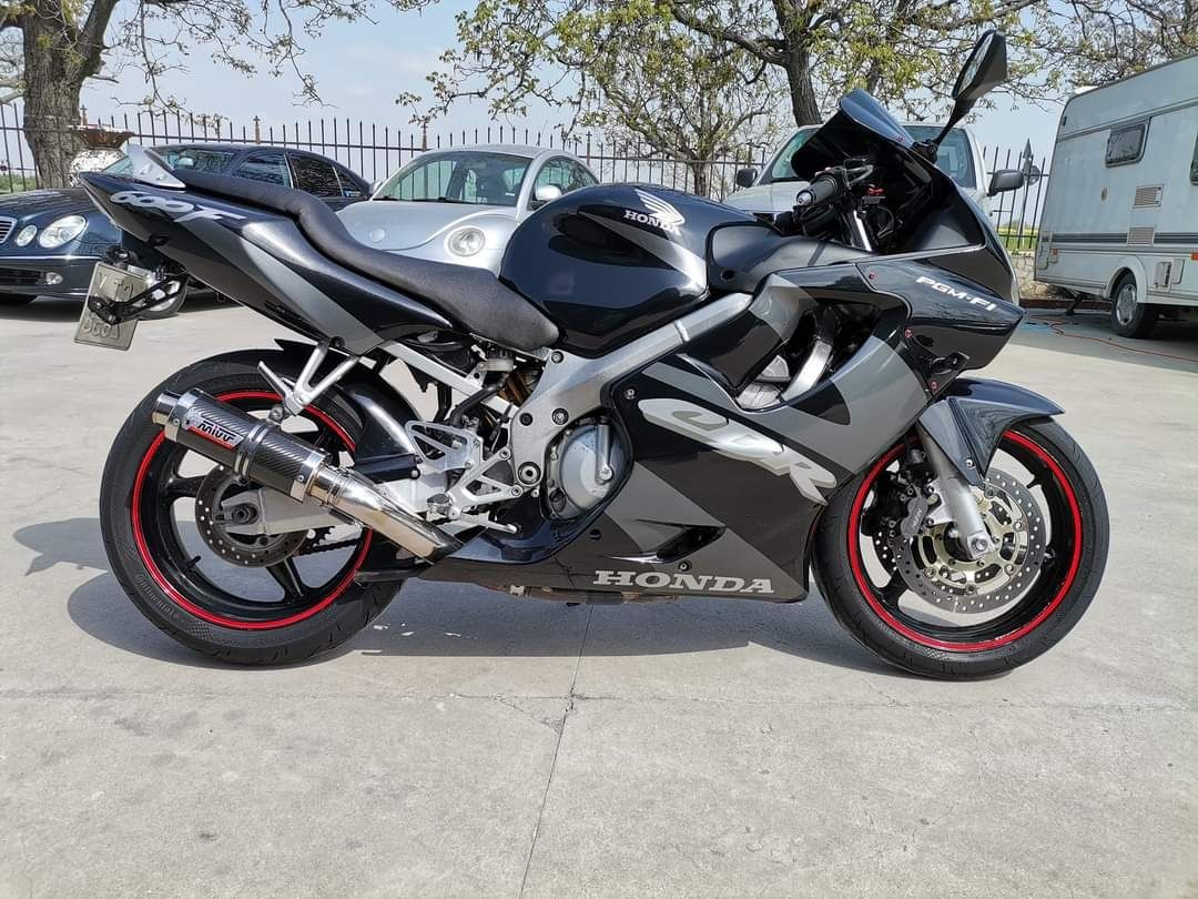 Honda CBR F4i.   .