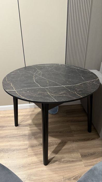 Продам новый стол