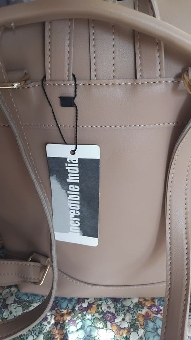 Нова раница в бежаво с принт