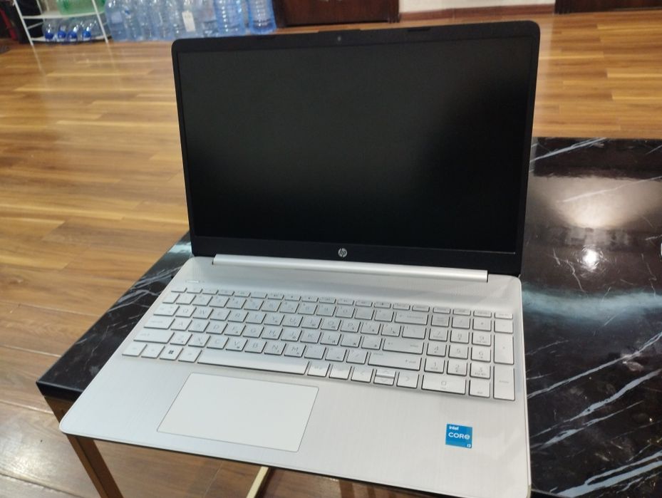 Hp 12th Avlod intel(R) Core i3 256gb operivka 8gb