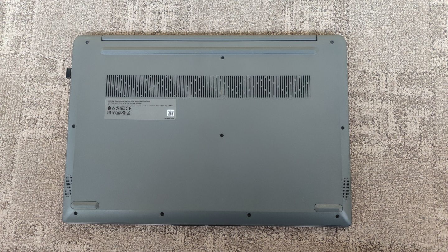 Laptop Lenovo IdeaPad 3 17ALC6 cu procesor AMD Ryzen 7 5700U, 17.3"
