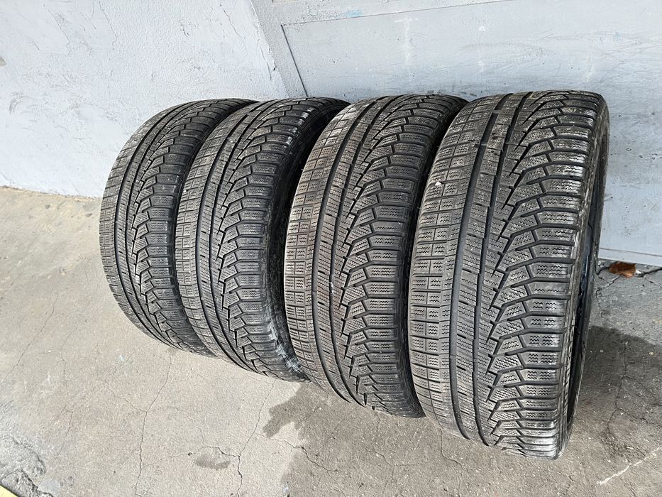 4 бр. зимни гуми 235/45/19 Hankook DOT 1718 4-4,5 mm