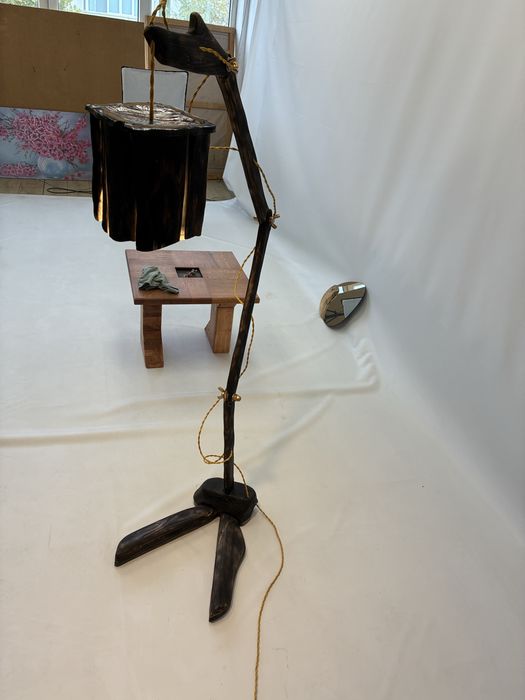 Lampadar handmade din lemn de salcam ars