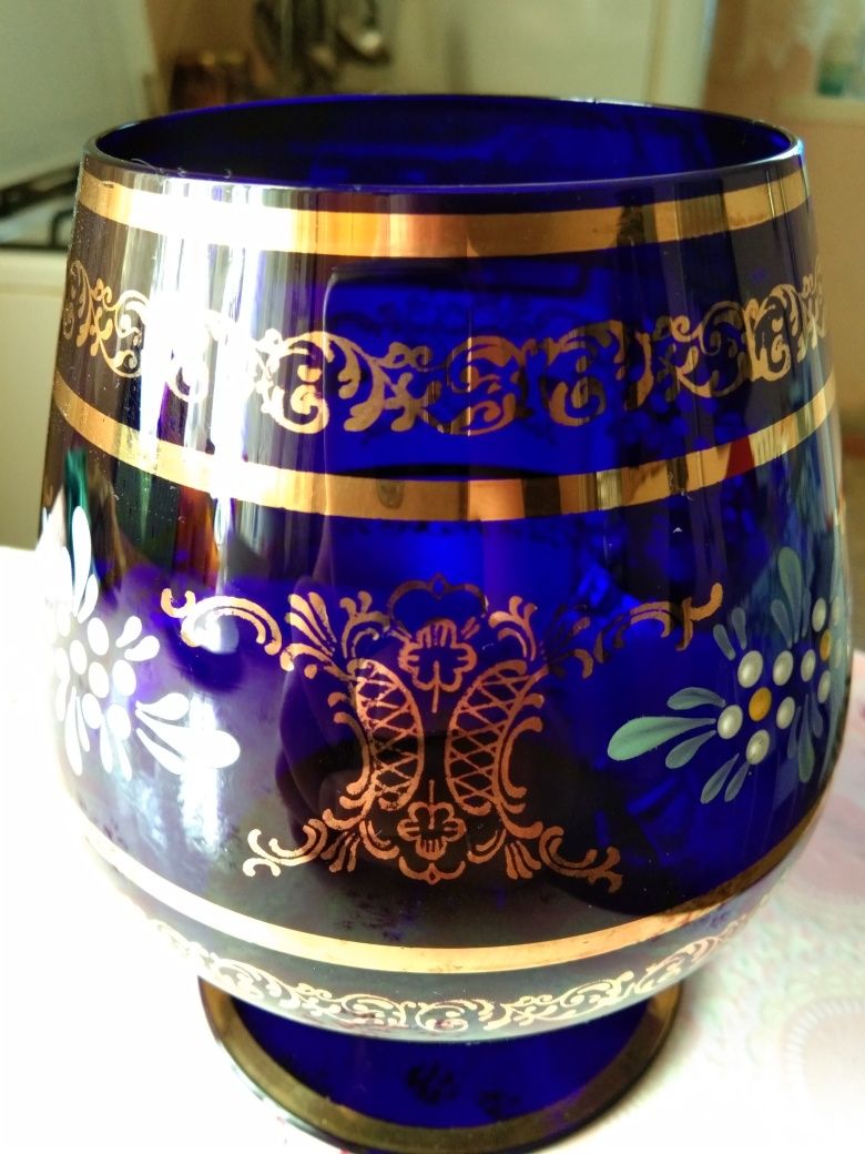 Ваза-бокал  (Богемия) кобальтовое стекло родом из Чехословакии