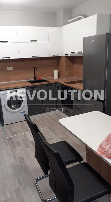 Дава се под наем Двустаен апартамент в Варна, Левски - 67 кв.м за 450 € - Снимка #2