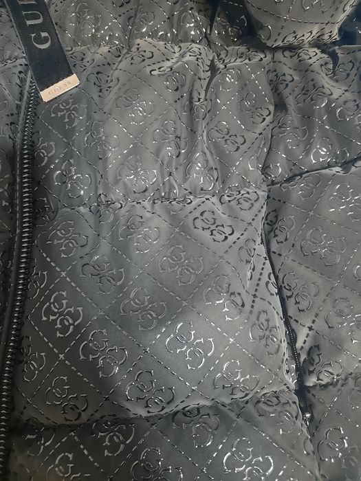 Оригинално яке на маркага GUESS