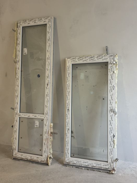 Пластиковая дверь и окно