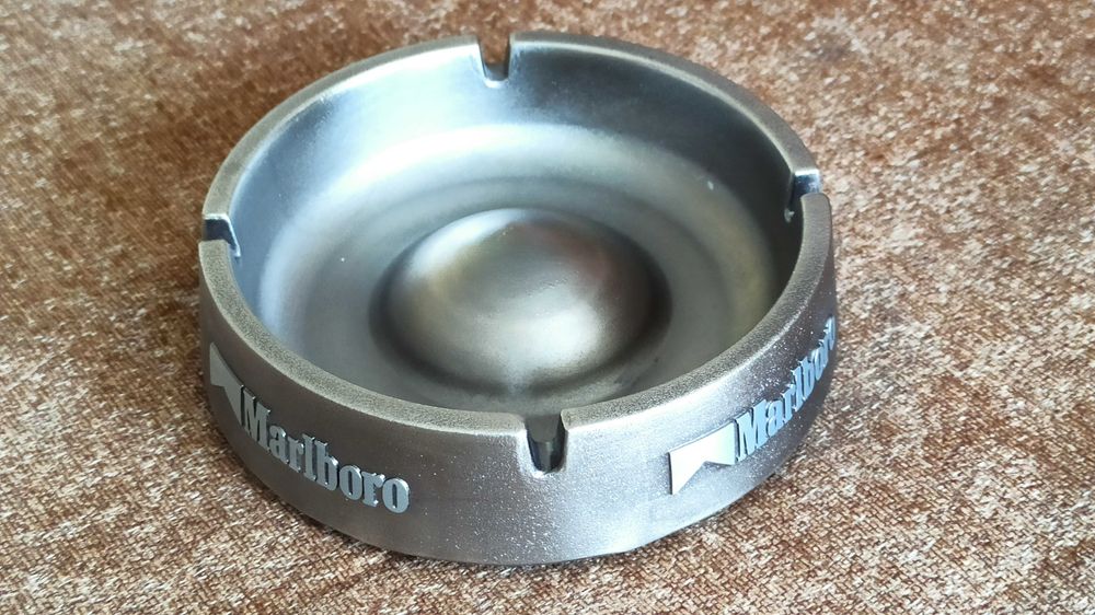 Оригинални рекламни материали Marlboro