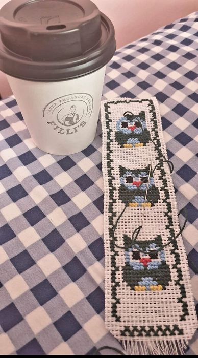 Semne de carte cusute pe etamină la comandă