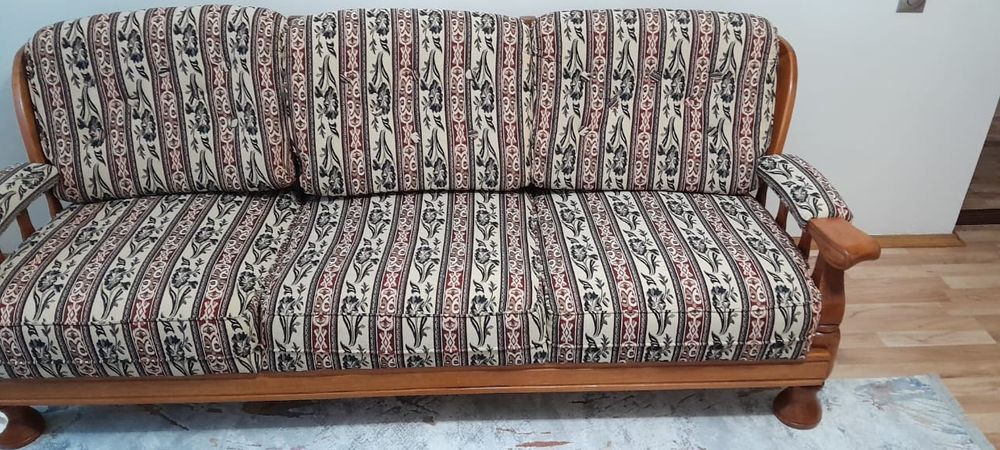 Продам диван эксклюзивный 2 кресла.