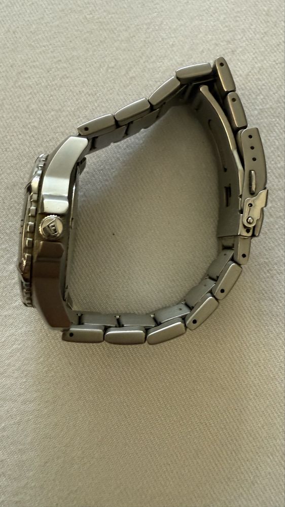 Продавам Festina