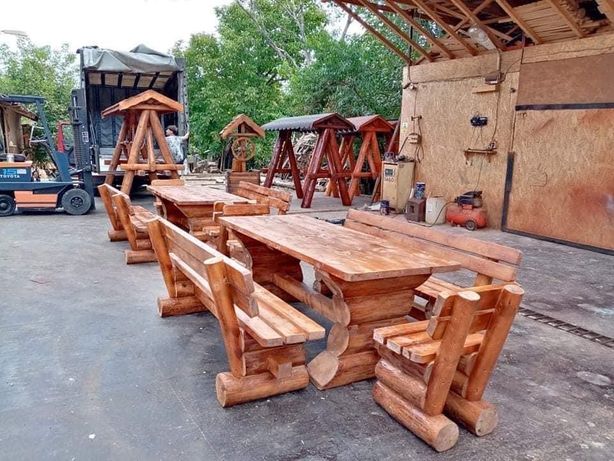 Masa din lemn natural