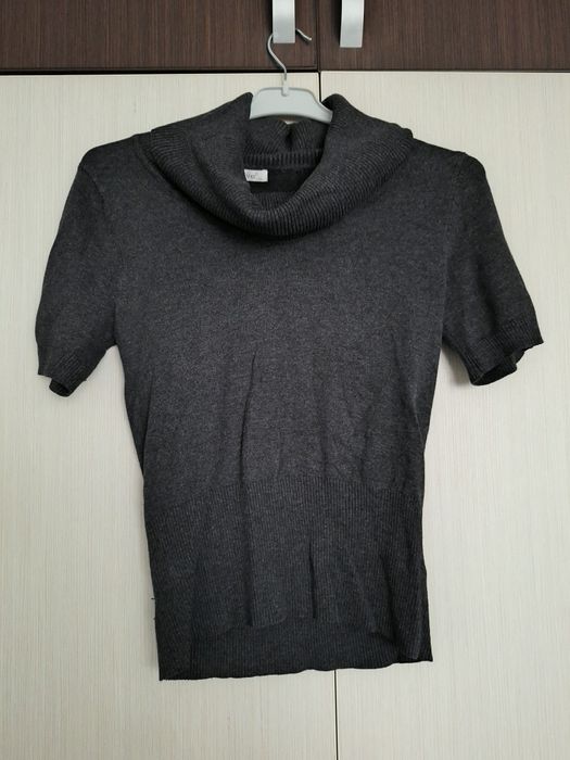 Tricou gros pe gât (cu guler)