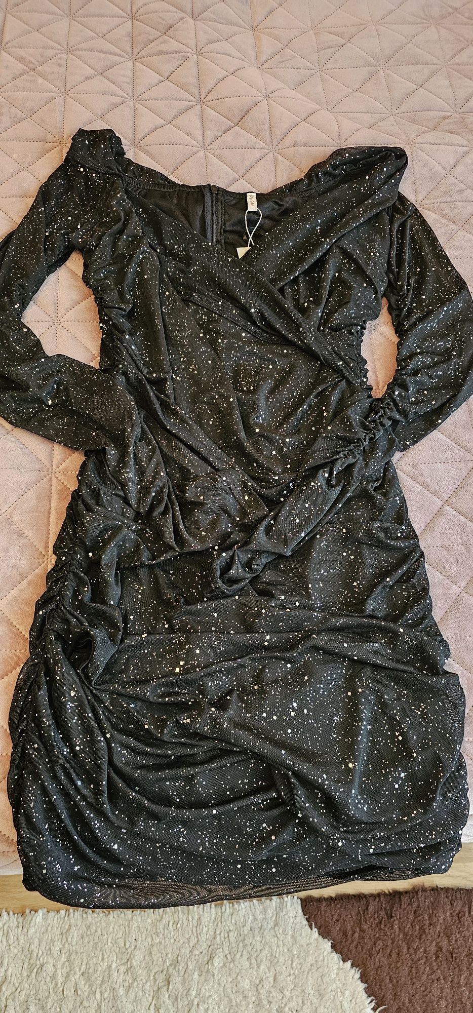 Черна празнична рокля с блясък