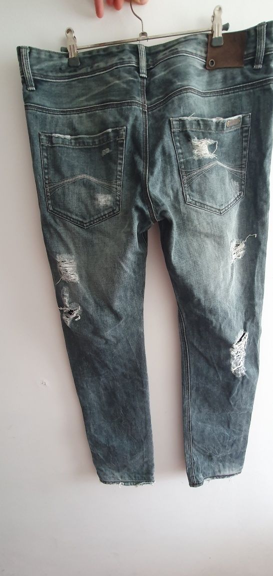 Vand blugi denim si armani