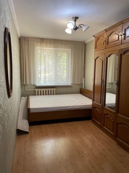 Шкаф, тумпа, кровать