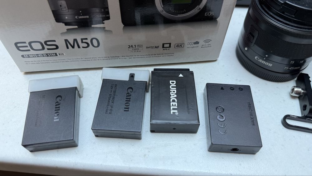 Canon M50 с аксесоари, обективи, базов видео-комплект.