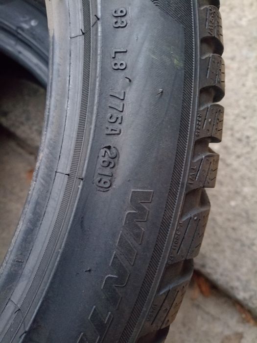 2 anvelope ca si noi Pirelli 225/45 R19 dot 2619