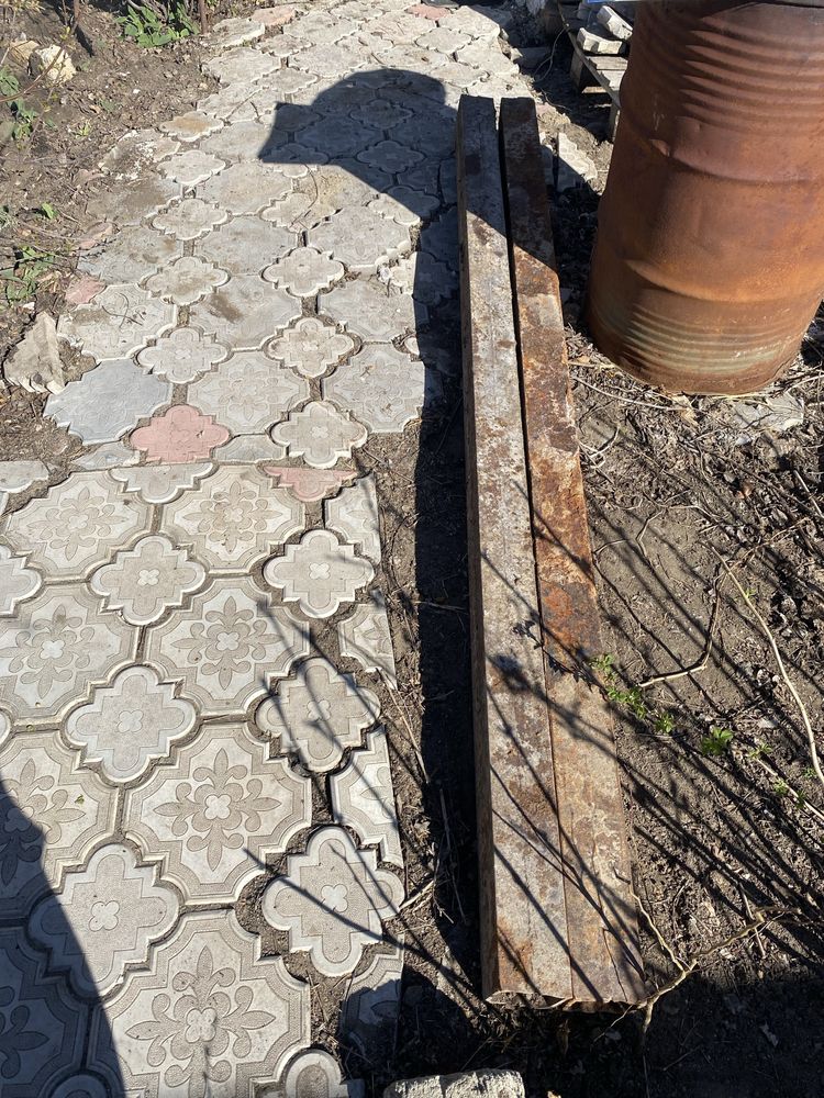 Продам профильную  квадратную трубу