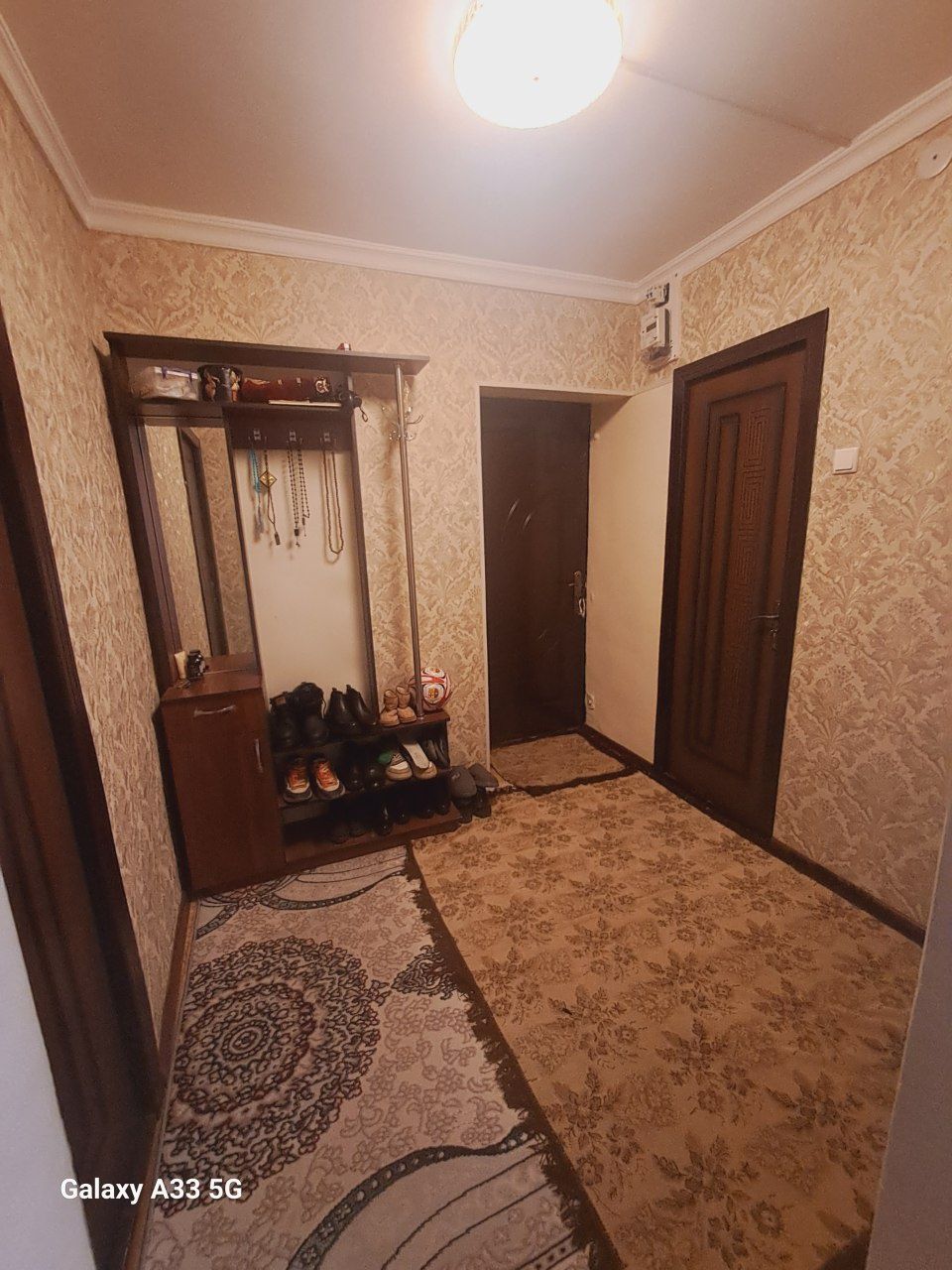 Продаётся. 3 комнатная квартира рисовий базар.