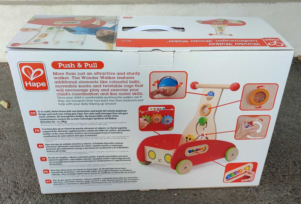 Дървена проходилка за бебе Hape Wonder Walker