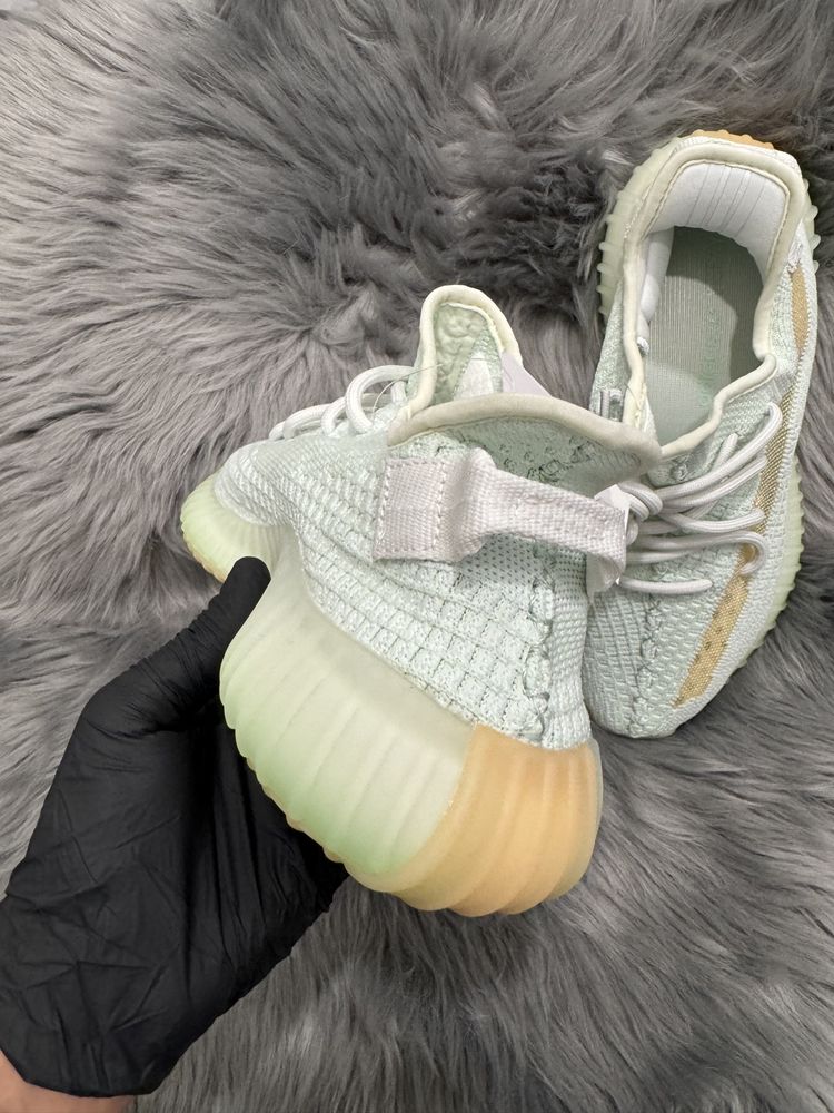 36-46 Yeezy 350 v2 Hyperspace