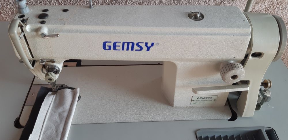 Продам швейную машинку GEMSY
