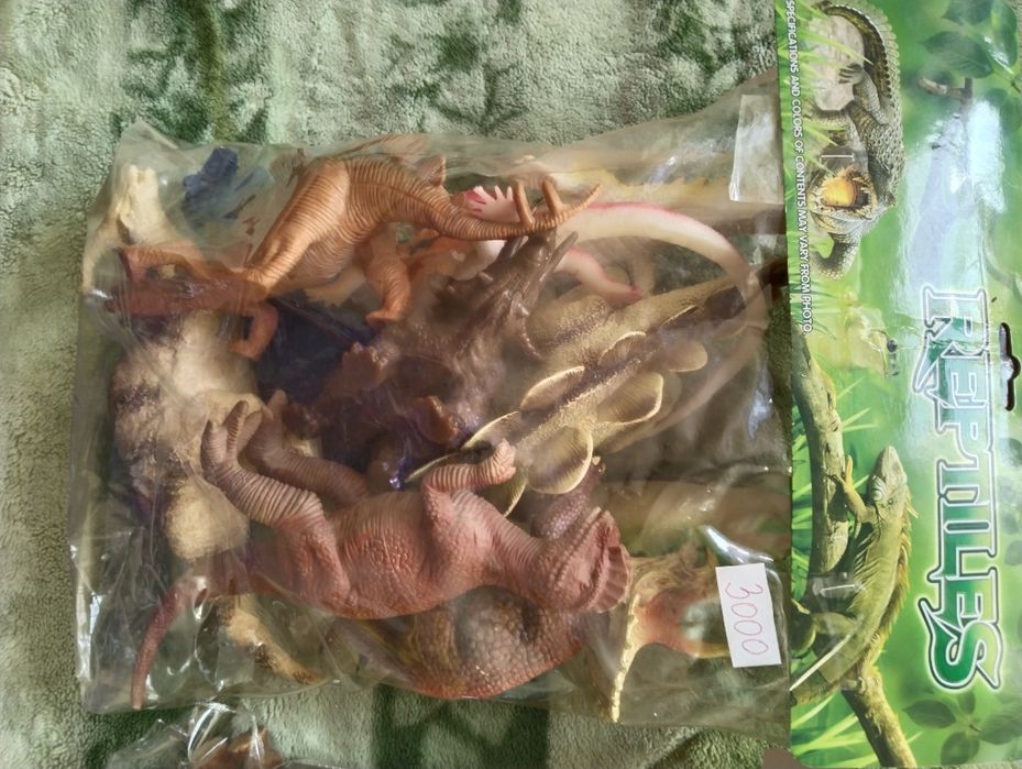 Продам игрушку динозаврики