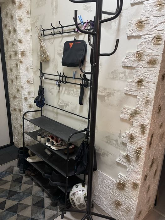 Продам б/у вешалку и обувницу 1