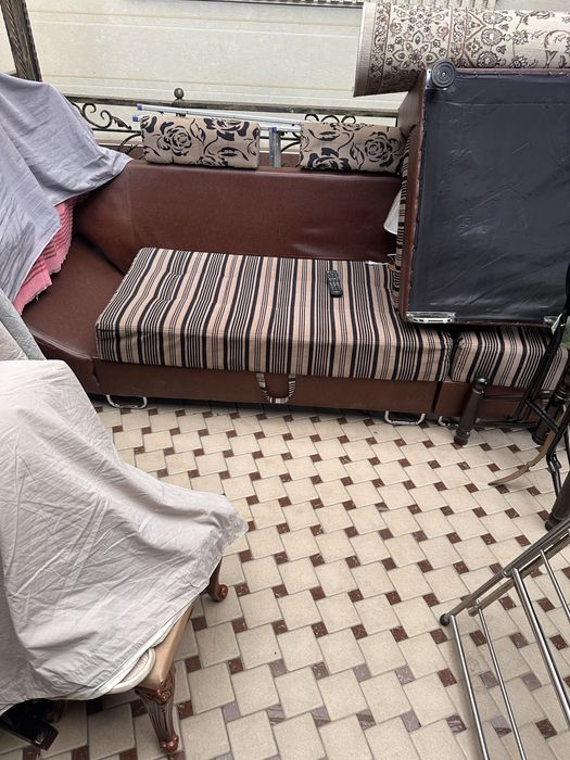 Ugalogni divan krislo