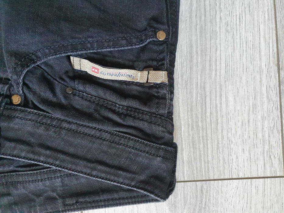 Blugi DIESEL "Belther" Slim-Tapered - Marime W32 L32 (Talie 88 cm)
