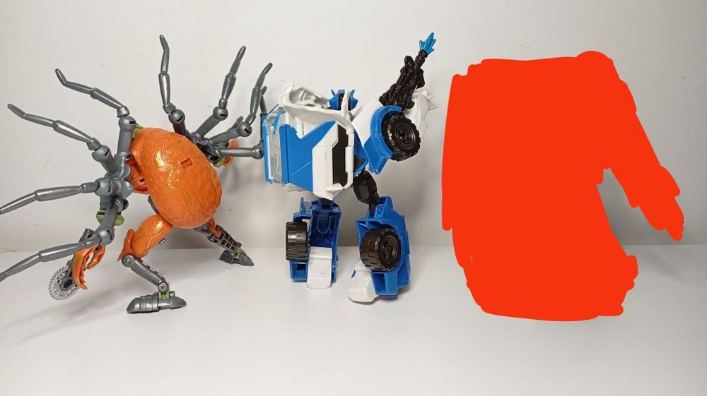 Transformers 2-Pack (RID2015 Strongarm & Legacy United Tarantulas)