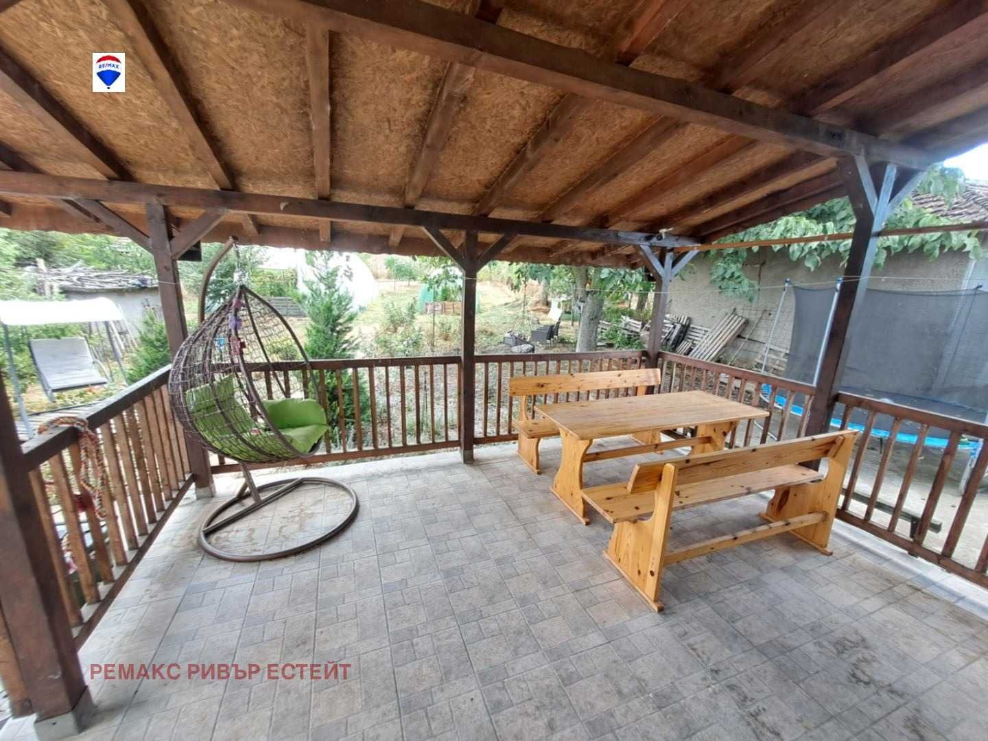 Селска къща за продажба в с. Бръшлен, обл. Русе