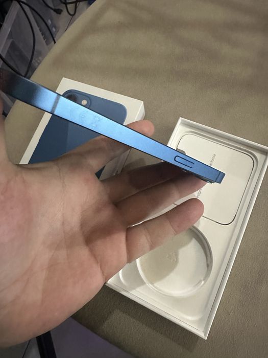 iPhone 13 albastru 128GB stare impecabila, baterie 87%, fără urme