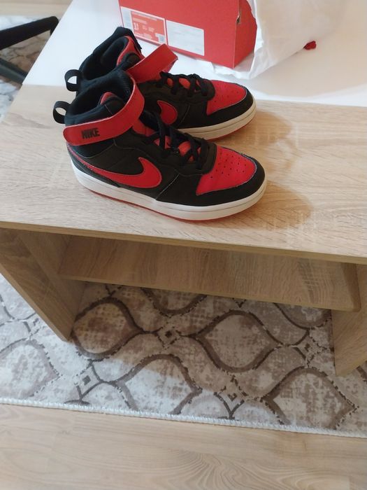 Обувки джорданки номер 33