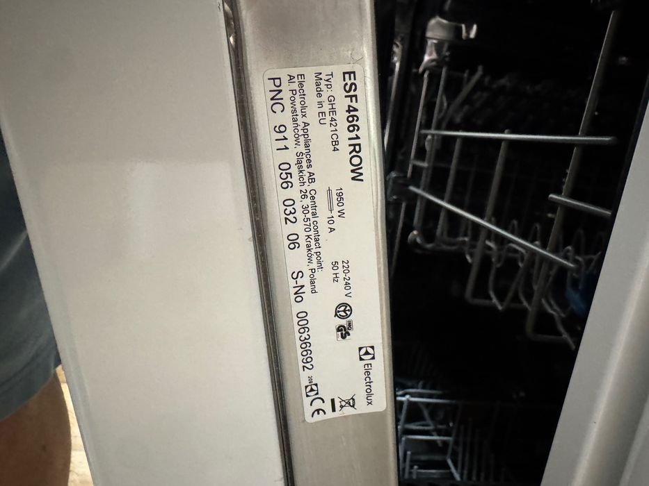 Продавам съдомиална Electrolux ESF4661ROW