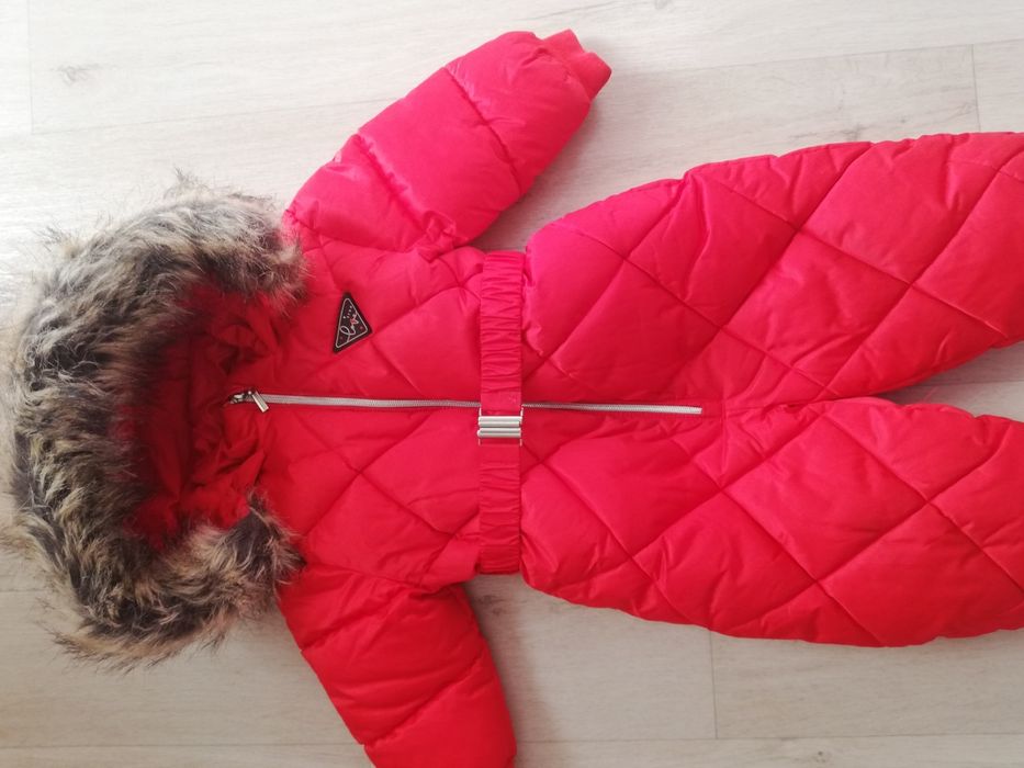 Продаётся зимний комбинезон, размер 86,очень тёплый. Б/у.