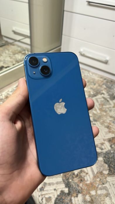 iPhone 13 синего цвета
