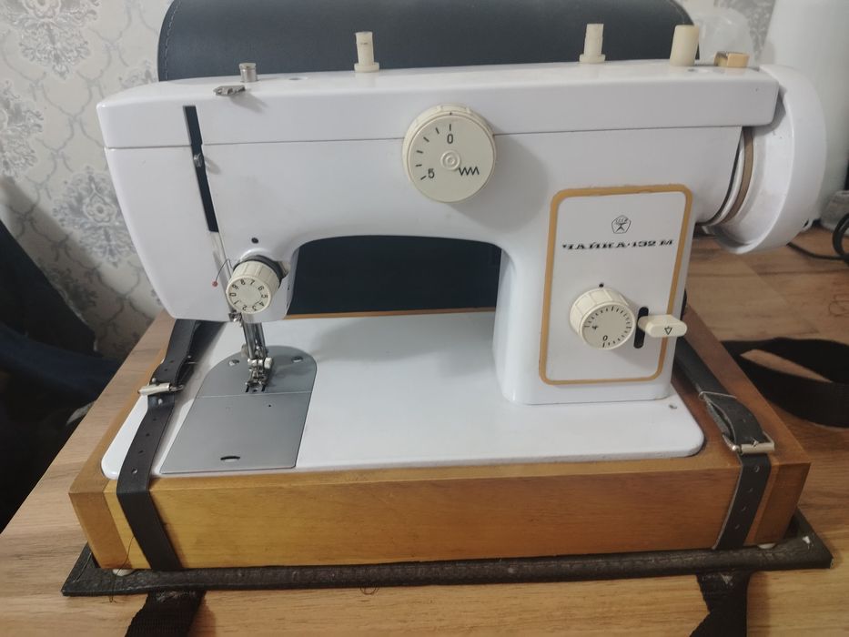 Швейная машинка чайка 132м