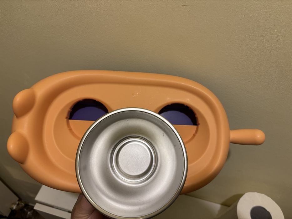 Boluri mancare pisici/catei cu suport plastic si picioare retractabile