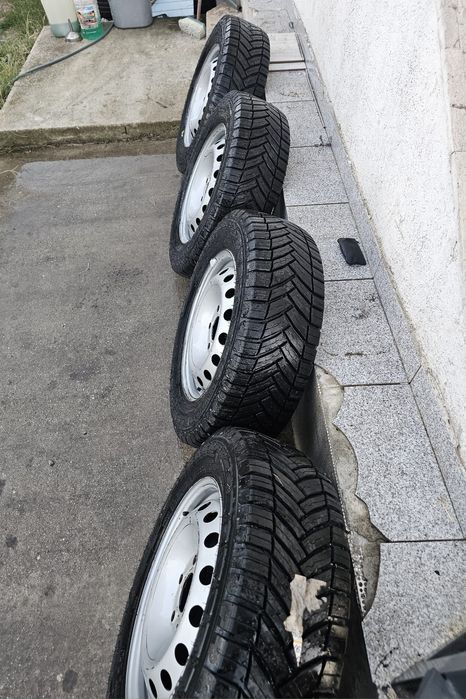 Vând Roti 215 65 16 c MichelinAgilis CrossClimate  M&S An 2023