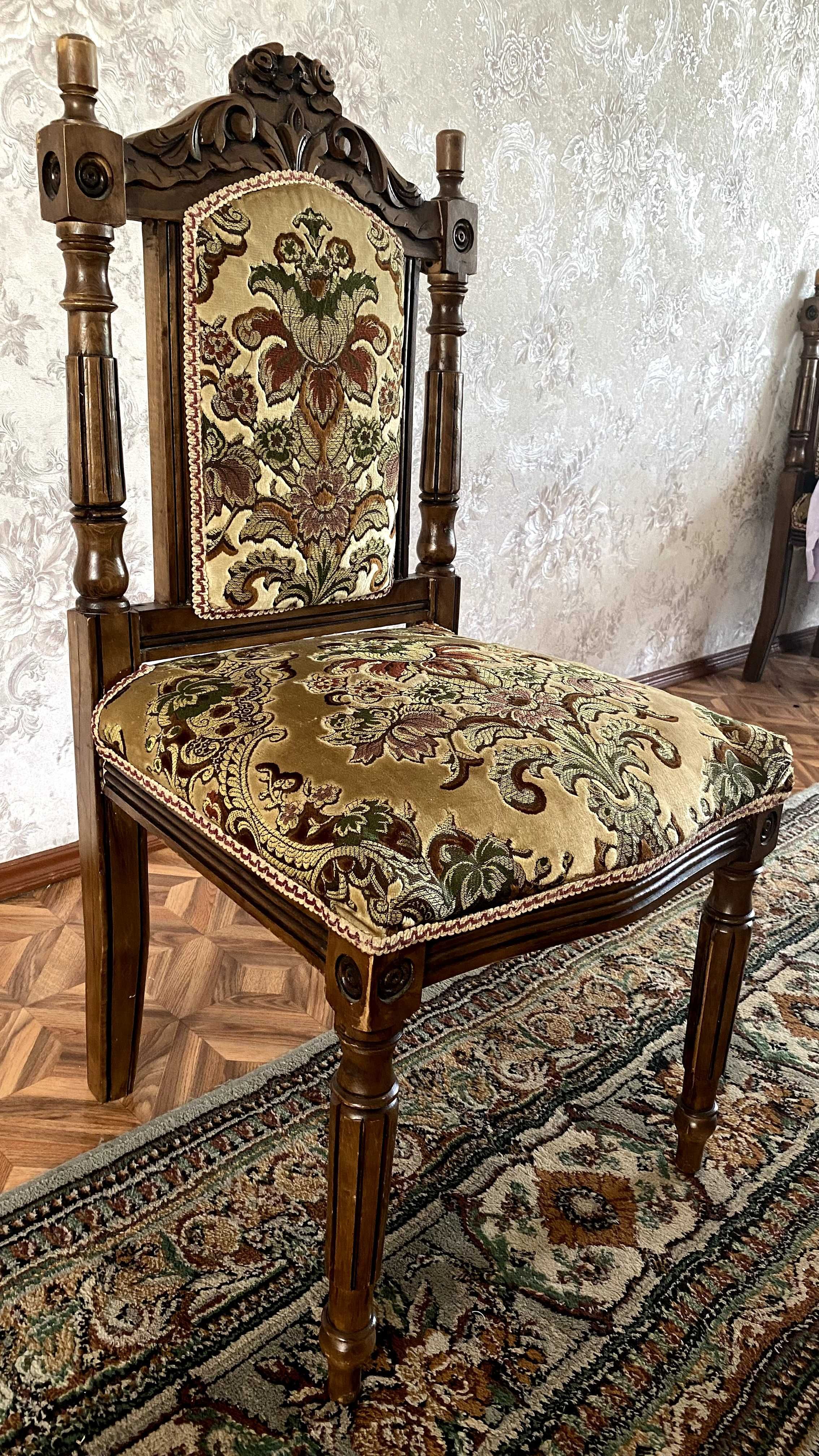 Стулья в зал из дерева