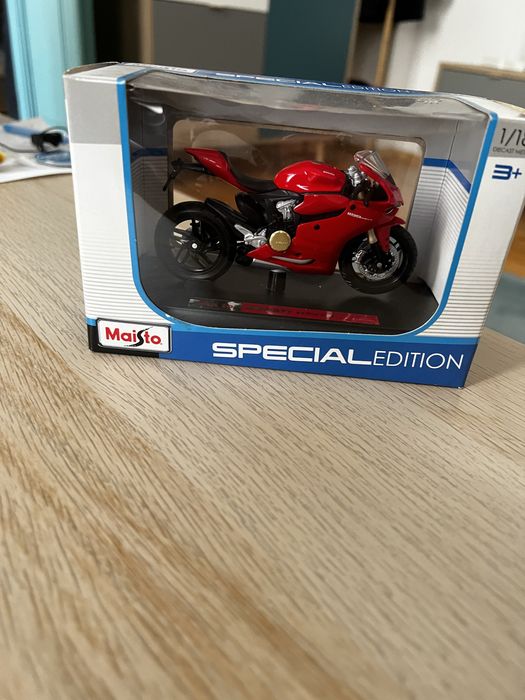 Macheta motocicleta Maisto 1/18