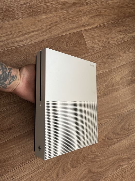 Xbox One S на 1 тб