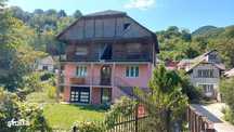 Casă de vânzare, suprafață 360mp cu teren 1365 mp - REZERVAT