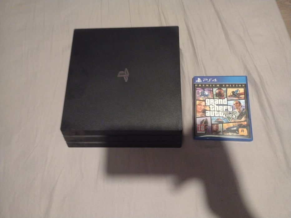 Продавам използван PS4 pro+Gta5