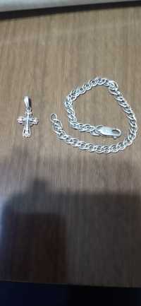 Серебряные браслет и крестик